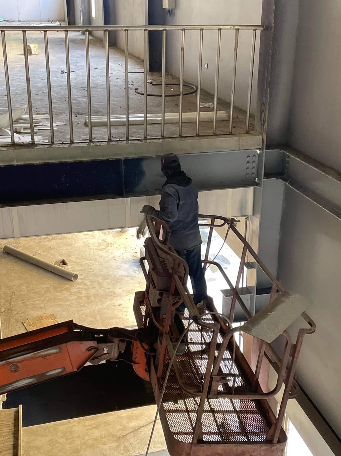 彰濱工業區太陽能廠房鋼構水刀除銹油漆工程